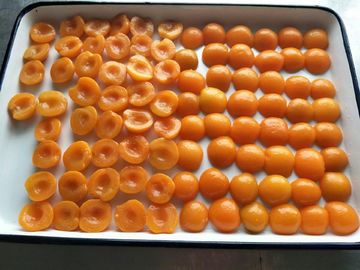 Metà delle albicocche inscatolate frutta in scatola economica in sciroppo leggero con la marca privata