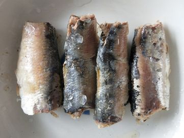 pesci della sardina inscatolati 425g con la scaglia in olio vegetale