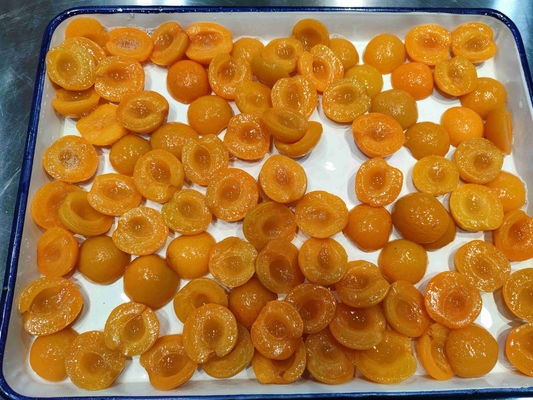 Metà di albicocche in scatola per pezzi di albicocche conservate