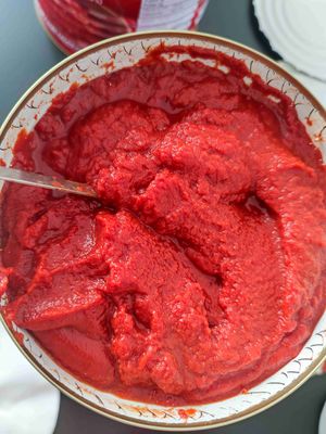 Passata di pomodoro in scatola con aggiunta di frutta