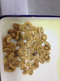 I funghi affettati inscatolati hanno inscatolato i pezzi dei funghi e stacca 2840g dal gambo