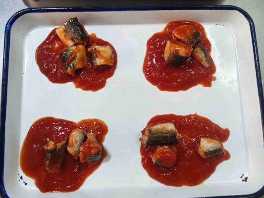 Maceri in salamoia in una lattina perfetto per la pizza