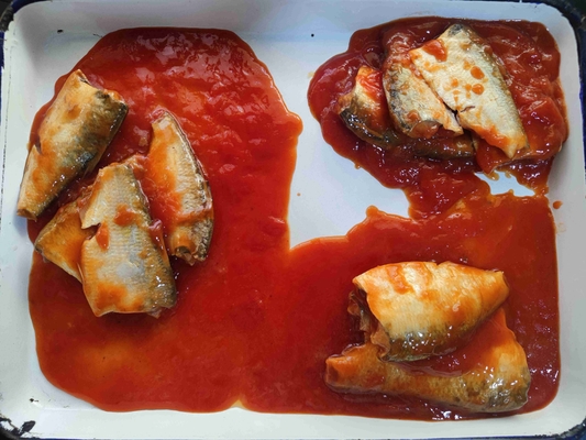 Maceri in scatola con salsa di pomodoro: un gustoso e nutriente spuntino