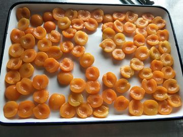 Metà dell'albicocca inscatolate vendita all'ingrosso della frutta fresca in sciroppo leggero