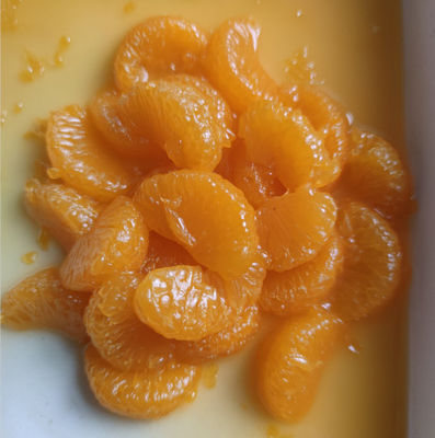Aranci di mandarino naturali ricchi di vitamina C in sciroppo leggero