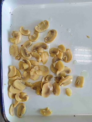 Processo di salmura Conservare i funghi in un luogo fresco e asciutto